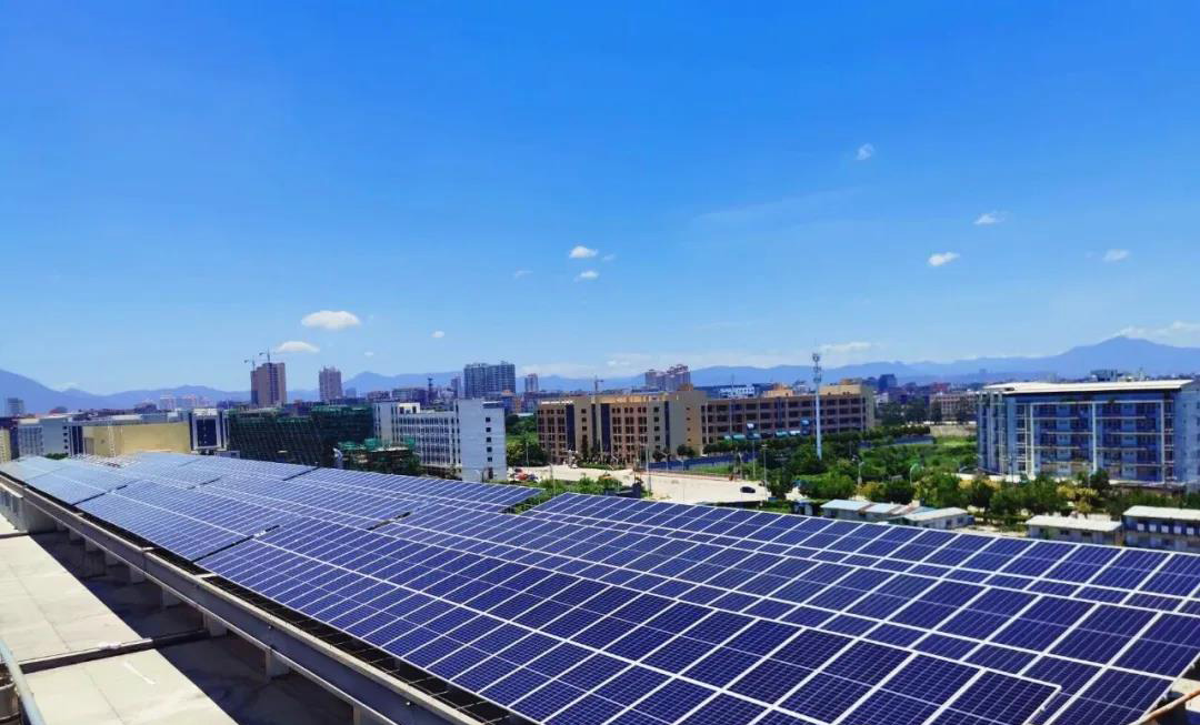 走綠色、生態(tài)、高效的發(fā)展通道——百合鞋業(yè)引進(jìn)光伏發(fā)…